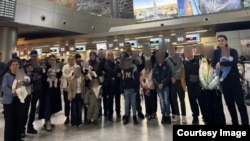 Өзбекстанга кайтарылган балдар. Dunyo агенттигинин сайтынан алынган сүрөт. 3-ноябрь 2025-жыл 