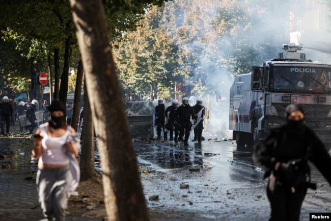 Pamje nga protesta e 16 tetorit në Tiranë.