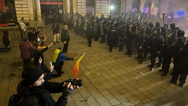 Protest la București după respingerea candidaturii lui Călin Georgescu
