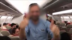 ایرآسیای مالزی به دلیل انتشار ویدیوی رقص مسافران و خدمه پرواز، تذکر می‌گیرد