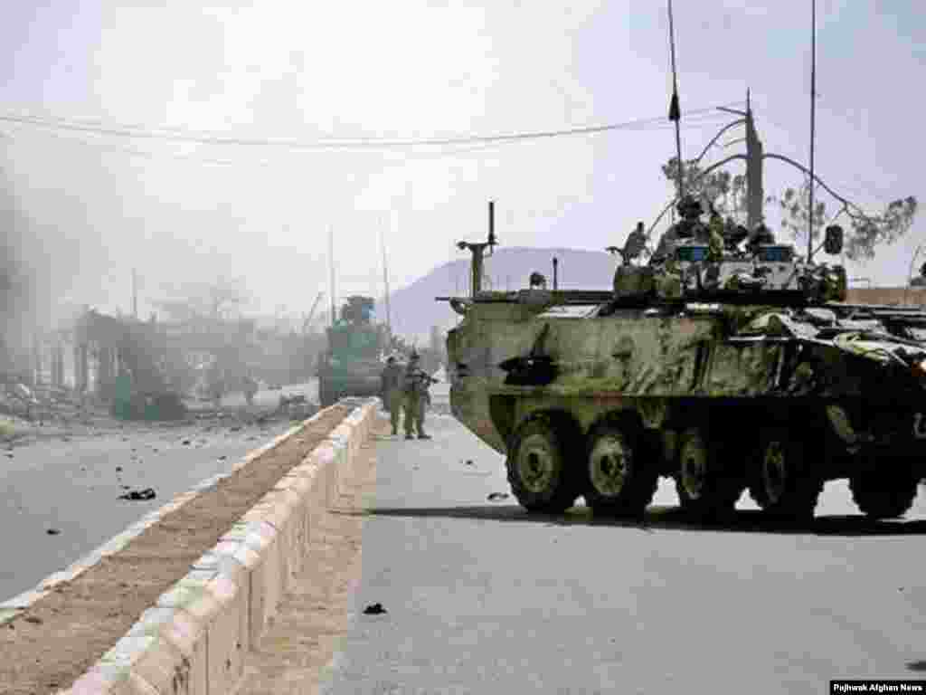 Қандаҳор, Афғонистон. 12 март - Ва ҳамон рӯз ҳамлаи маргталабона ба корвони сарбозони конодоӣ як афғони кушта натиҷа дод