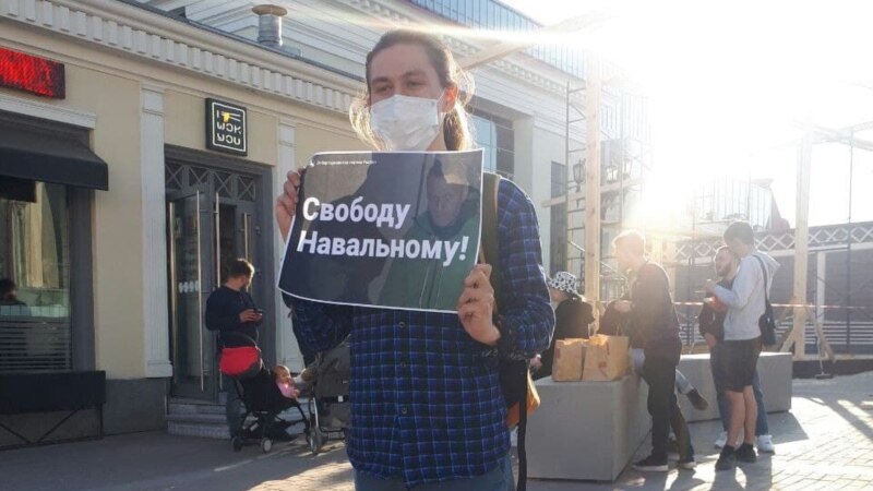 В Уфе вновь задержали активиста на одиночном пикете в защиту Навального