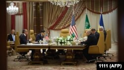 Американська пропозиція на переговорах у Джидді передбачає повне припинення вогню в українсько-російській війні, заявив напередодні президент Володимир Зеленський