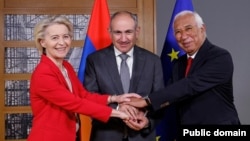 A trilateral meeting between Armenian Prime Minister Nikol Pashinian (in the center), European Council President Antonio Costa (R), and European Commission President Ursula von der Leyen, Brussels, July 14, 2025.