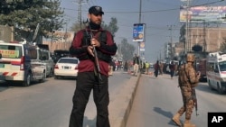 رویداد های امنیتی و انفجار ها هنوز هم بخشی از مشکلات در جریان برگزاری انتخابات و پیش از آن در پاکستان بوده است