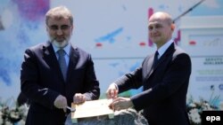 Turkish Energy Minister Taner Yildiz (left) and Rosatom CEO Sergei Kiriyenko launched the Akkuyu nuclear power plant in 2015.