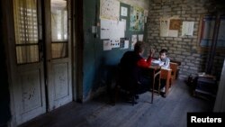 Новая законодательная инициатива предусматривает упразднение нынешней модели сертификации педагогов и введение альтернативной схемы. Министерство образования предлагает классифицировать учителей по четырем категориям