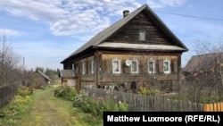 Marina Udgodskaya‘s house in Povalikhino, 200 meters from the village's administration building.