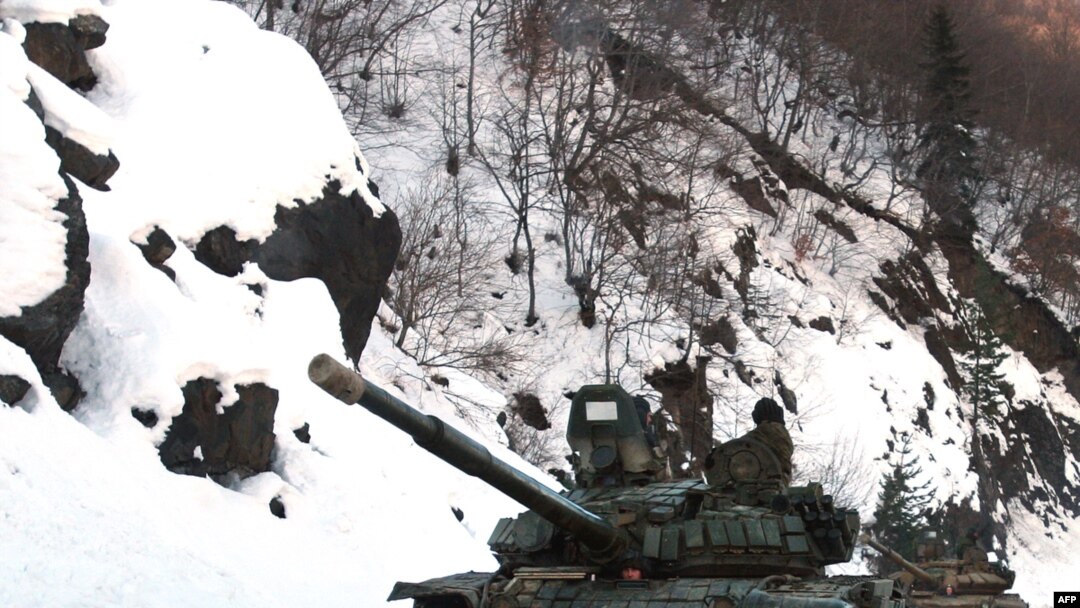 Российские танки в Южной Осетии. До Цхинвали - 35 километров