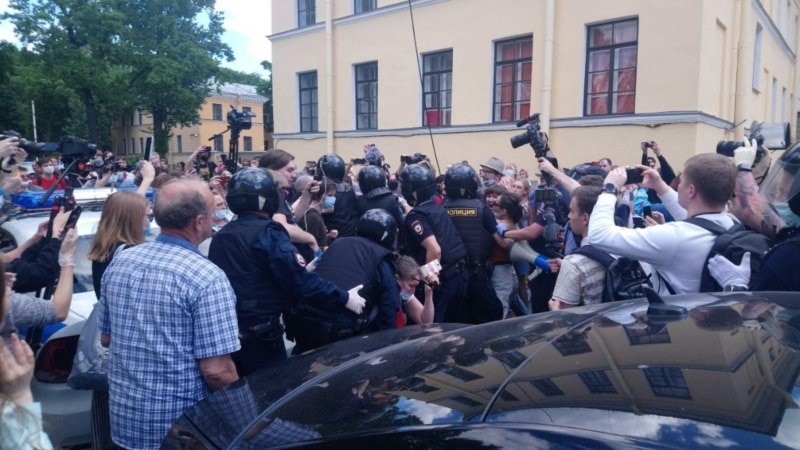 В Петербурге оштрафованы участники акции в поддержку обвиняемых по делу 