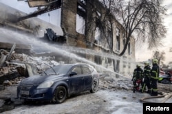 Pompieri la datorie la Kiev, pe 12 ianuarie 2026.