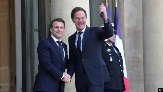 Emmanuel Makron və Mark Rütte