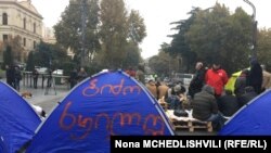 معترضانو په تېر دوبي کې د انتخاباتو په قانون کې د اصلاحاتو غوښتنه کړې وه.