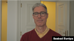 Ádám Zoltán, a Corvinusról elbocsátott tanár