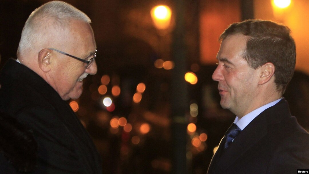 Czech President Vaclav Klaus (left) welcomes Russian President Dmitry Medvedev to Prague on December 7.