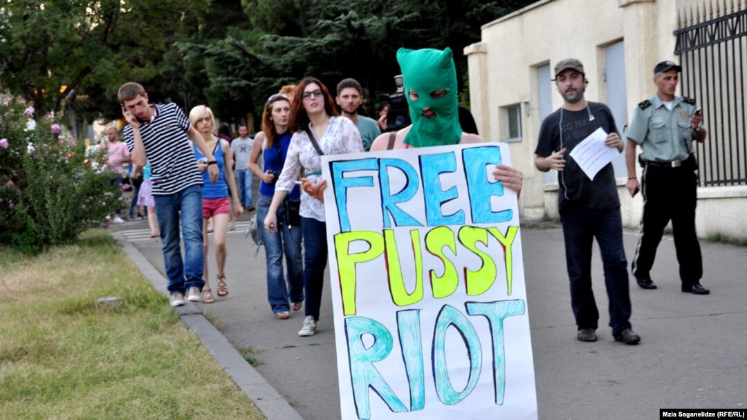 Участники тбилисской акции в поддержку Pussy Riot
