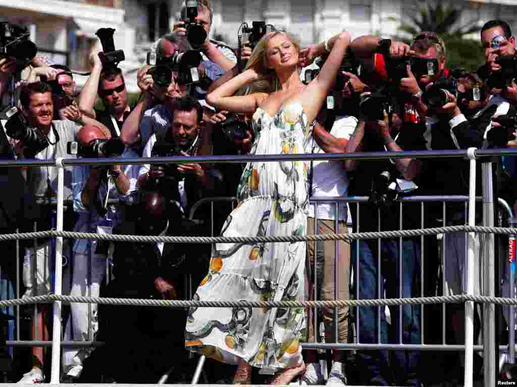 U.S. hotels heiress Paris Hilton (C) poses at a photocall on the Carlton Hotel pier during the 58th Cannes Film Festival May 13, 2005. Hilton is visiting the festival to promote the film "National Lampoon's Pledge This!", in which she stars. REUTERS/Eric Gaillard 