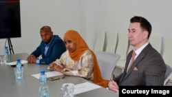 Исмаил Хасан Нуур, Муна Абди Адан и Руслан Марк (справа)