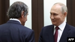 Russian President Vladimir Putin (right) greets International Atomic Energy Agency chief Rafael Grossi prior to their talks in Sochi on March 6. 