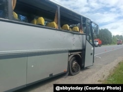 Беларускі аўтобус, які пацярпеў у выніку атакі дрона ў Бранскай вобласьці 17 чэрвеня 2026 году
