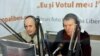 Valeriu Vasilică (Info-Prim Neo) și Nicolae Negru (Jurnal) în studioul Europei Libere