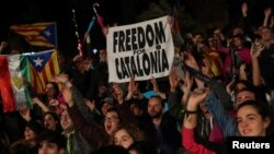 Referendum o‘tkazilgan kun oqshomi. Barselona, 1-oktabr, 2017 yil. 