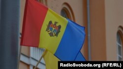 Флаги Молдавии и Украины