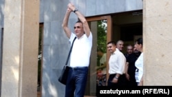 Armenia - Opposition figure Avetik Chalabian greets supporters as he emerges from a court building in Yerevan, August 21, 2026.