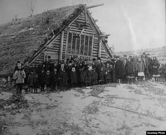 Барак-шалашник спецпереселенцев в Коми