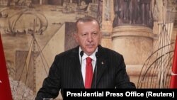 ښاغلي اردوغان ویلي، کرد ملېشې باید د سوریې له شمالي سیمو د ۱۲۰ ساعتونو په موده کې په بشپړ ډول ووځي.