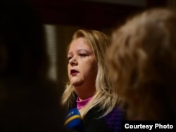 "Kad su mi razbili staklo na automobilu, u sekundi sam odlučila da neću prijaviti, jer ne vidim da je rasvijetljen nijedan takav događaj", kaže novinarka Kristina Perić.