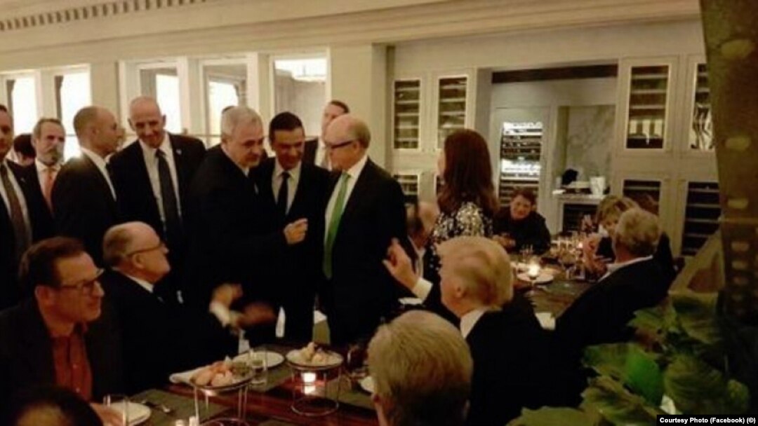 Liviu Dragnea se adresează fostului președinte al SUA, Donald Trump. Imagine realizată în timpul vizitei în SUA a fostului președinte al PSD.