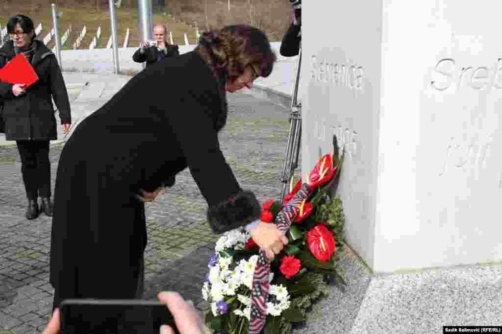 Maureen Cormack, ambasadorica SAD-a u BiH, posjetila Potočare 11. marta 2015. godine. Te godine boravila je i 11. jula na obilježavanju 20. godišnjice genocida, također je sudjelovala i u Maršu mira Nezuk - Potočari. Na komemoraciji žrtvama genocida sudjelovala 11. jula 2018.