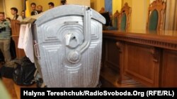 Смітник на сесії Львівської міськради. 31 травня 2016 року