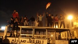 Прославата на плоштадот Тахрир во Каиро по оставката на претседателот Хосни Мубарак