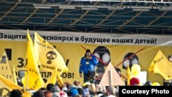 Митинг против строительства Енисейского завода ферросплавов в Красноярске. 
