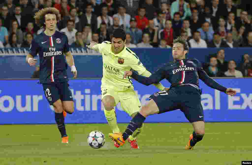 Luis Suarez hücum zamanı (Reuters / Chri)