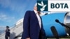 Presidenti Donald Trump duke folur me gazetarët, para hipjes në Air Force One, në Nju Xhersi, më 25 maj 2025.