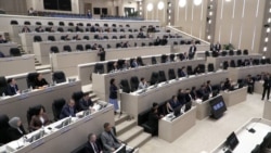 Смена тональности: в парламенте Кыргызстана после отставки Ташиева критикуют ГКНБ