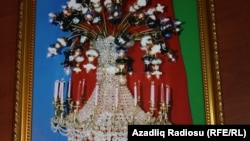 Люстра с символикой, изготовленная Сабиром Мусеибовым в честь Гейдара Алиева