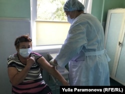 Людмила Орлова на прививке