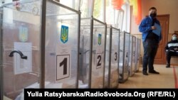 Особливістю позачергових виборів міського голови Харкова була низка явка, а також те, що провладна партія не спромоглася висунути свого кандидата