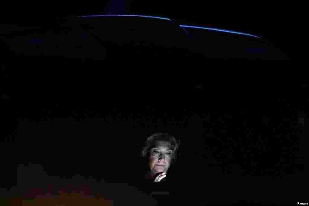 Democratic presidential candidate Hillary Clinton waits in her car after arriving at the Westchester County Airport in White Plains, New York. (Reuters/Brian Snyder)