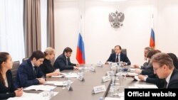 Къилбаседа Кавказ кхиорехула йолу Оьрсийчоьнан министралла ю инвестицех лаьцна хаттар дуьйцуш. Архивера сурт.