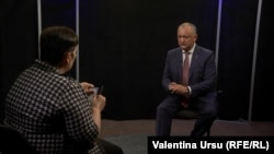 Valentina Ursu intervievîndu-l pe președintele Igor Dodon în studioul Europei Libere, Chișinău, 18 iunie 2019