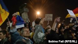 Victor Ponta's resignation failed to stop the protests, however, and some 20,000 demonstrators, most of them young people, took to the streets of Bucharest for a third night running to demand an end to corruption among the political classes.