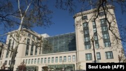 GSA аз забони англисӣ ҳамчун Маъмурияти хадамоти умумӣ тарҷума мешавад ва ин идора масъулияти сохторҳои федеролиро ба ӯҳда дорад