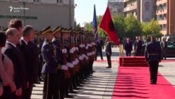 Presidenti Meta nis vizitën në Kosovë