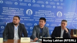 Участники пресс-конференции вокруг ситуации с этническими казахами – переселенцами из Китая, не сумевшими получить гражданство Казахстана в сроки. Алматы, 25 января 2019 года.