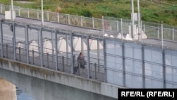 „Podul Prieteniei” de la Narva, la granița dintre Estonia și Rusia, simbolizează în ultimii ani orice, numai prietenia nu.